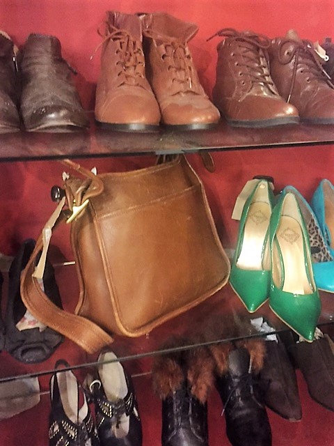 Coach bag thrift shopping