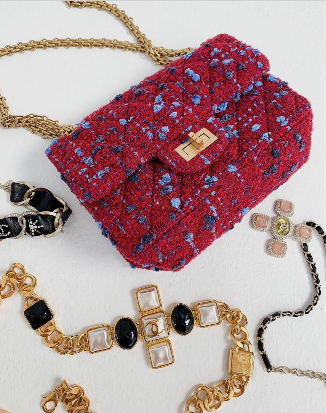 Red handbags, shoulder bags and clutch bags