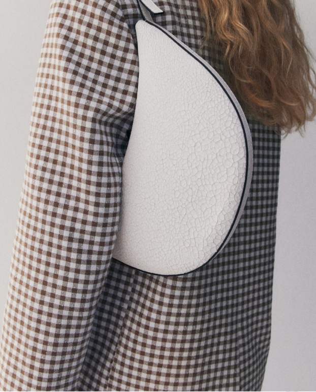 10 relaxed bags for summer days and nights - white leather bag