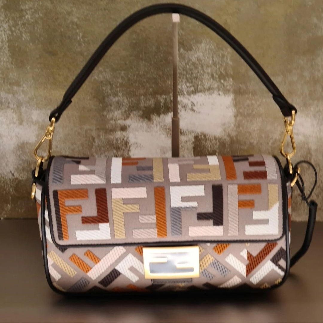 Brown bags for AW23 outfits