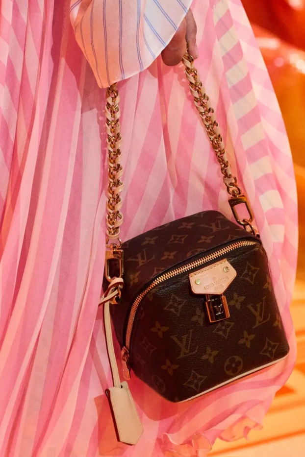 SS'24 bag styles - chains